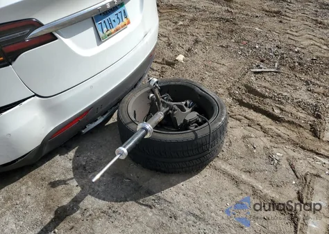 2018 Tesla Model X из США, поврежденный, VIN 5YJXCBE28JF088584